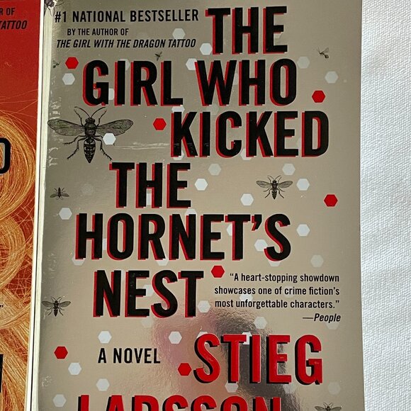 3 Book Set The Girl Who Kicked The Hornets Nest-Played With Fire-Dragon Tattoo - Picture 3 of 5